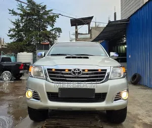 Toyota Hilux 2012 Silver