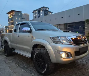 Toyota Hilux 2012 Silver