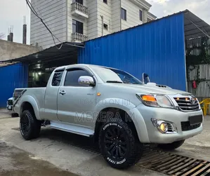 Toyota Hilux 2012 Silver