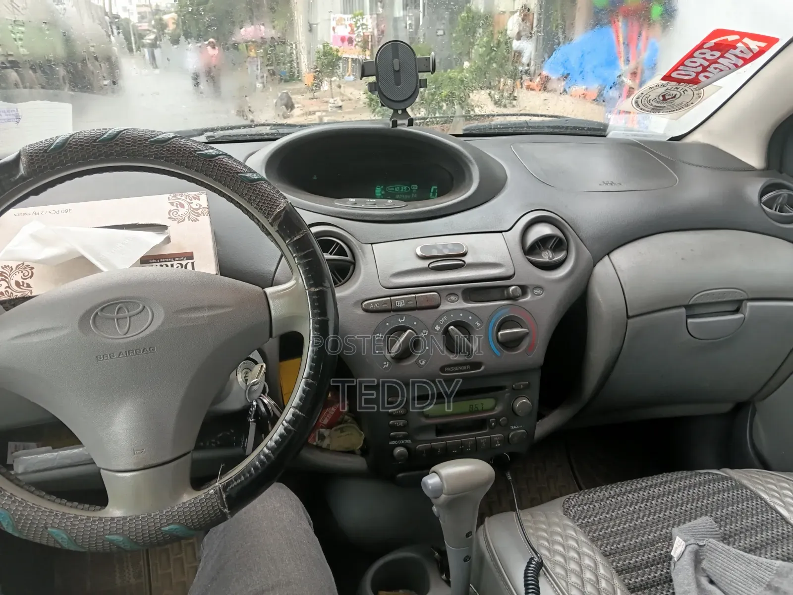 Toyota Vitz 2001 Silver