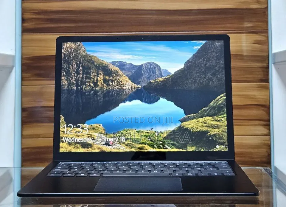 New Laptop Microsoft Surface 16GB Intel Core i7 SSD 256GB