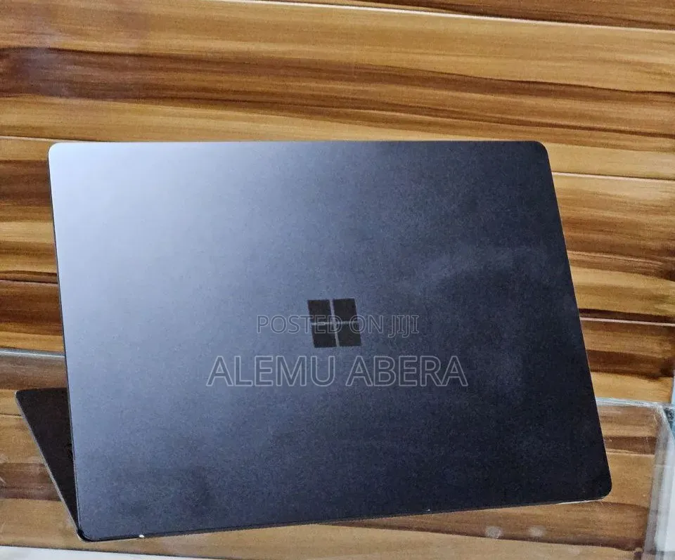 New Laptop Microsoft Surface 16GB Intel Core i7 SSD 256GB