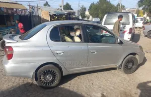 Toyota Platz 2001 Silver