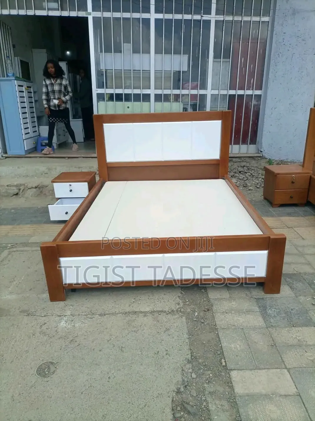 Modern 150cm Oak Bed With Bedside Tables
