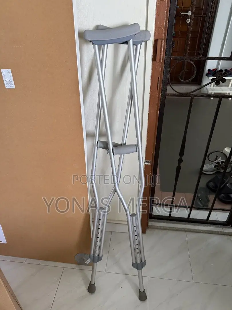 Axillary Crutches蜈警providing Added Strength to Weight-Bearing Areas