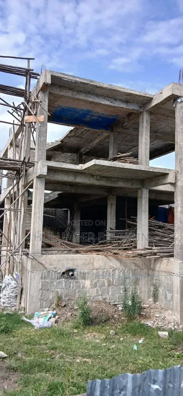 5bdrm House in Akaky Kaliti for sale