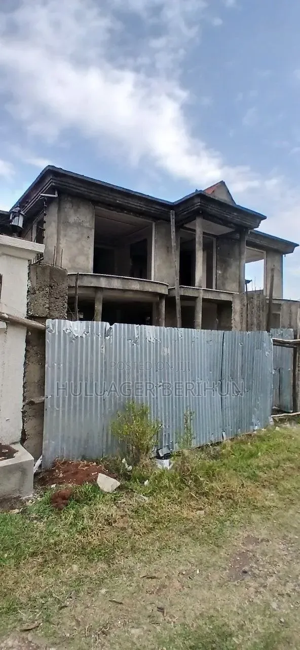 5bdrm House in Akaky Kaliti for sale