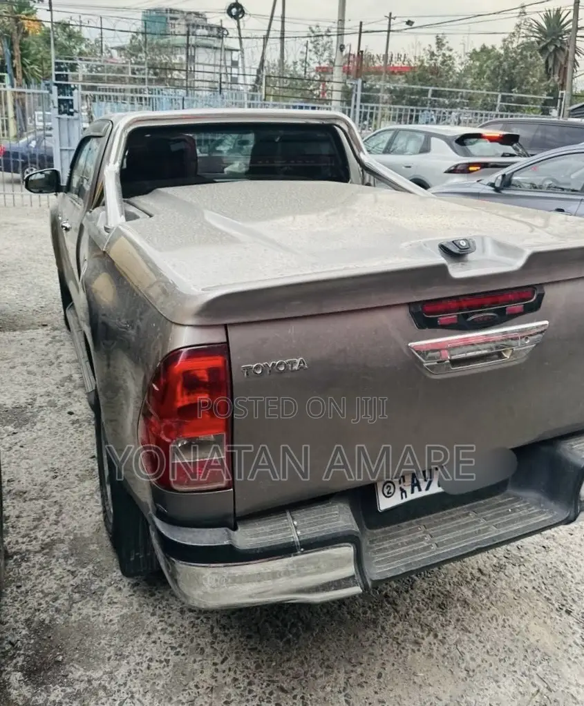 Toyota Hilux 2017 Gold
