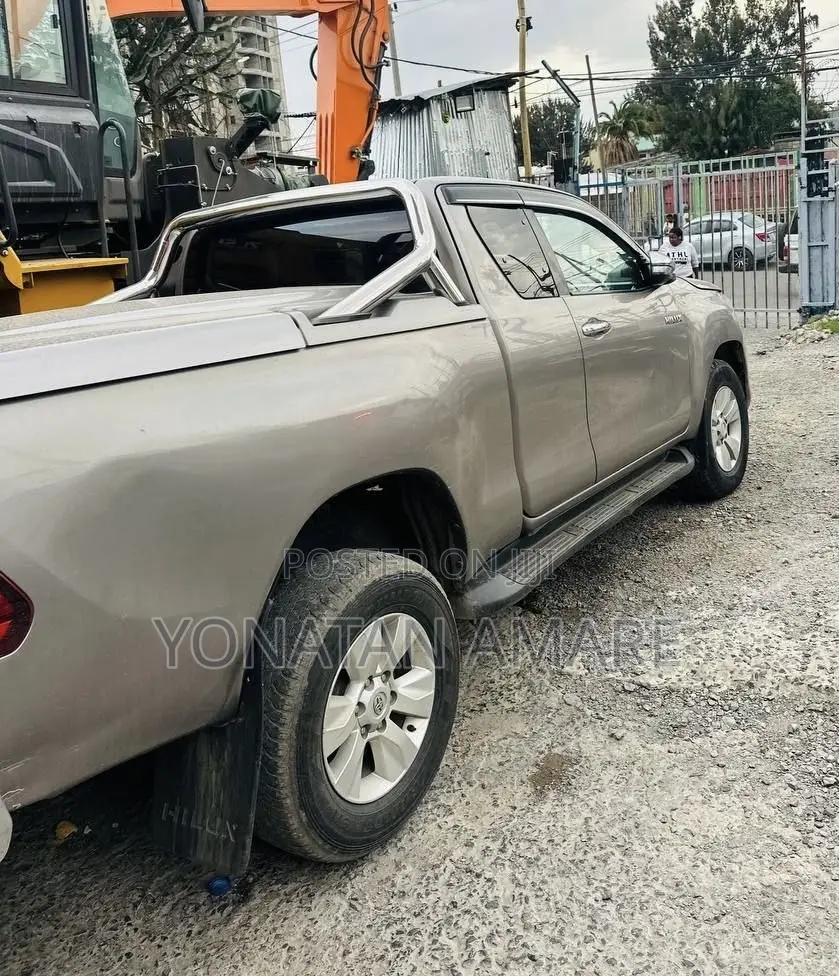 Toyota Hilux 2017 Gold