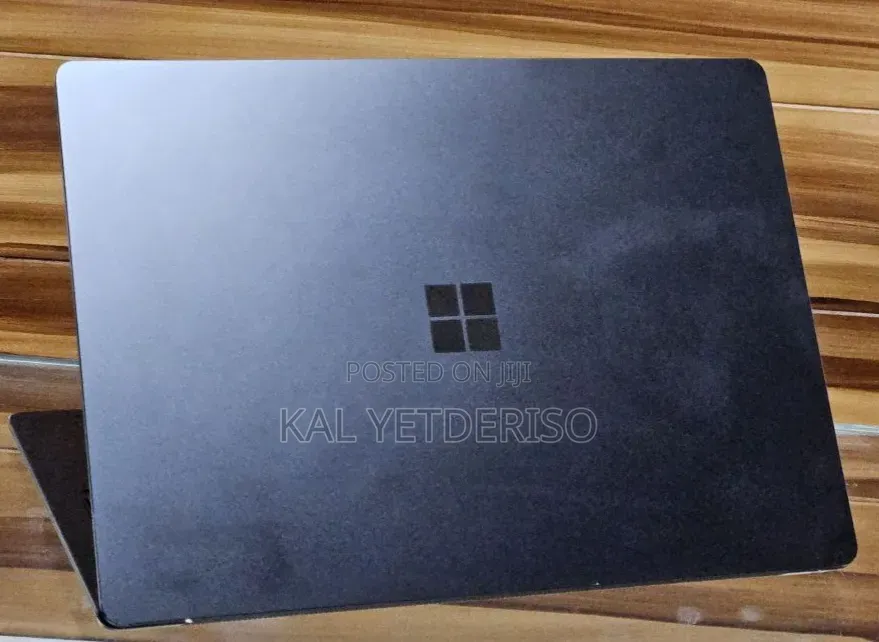 New Laptop Microsoft Surface 16GB Intel Core i7 SSD 256GB