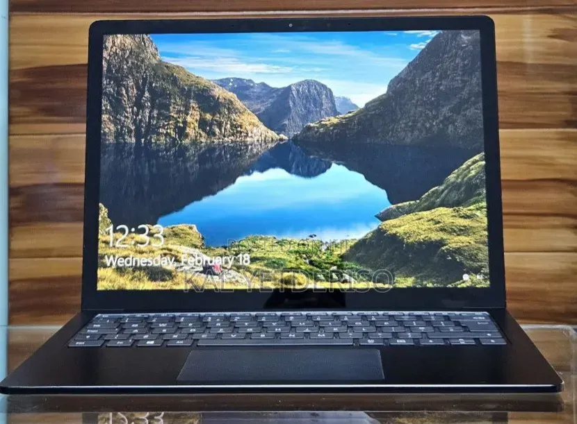 New Laptop Microsoft Surface 16GB Intel Core i7 SSD 256GB
