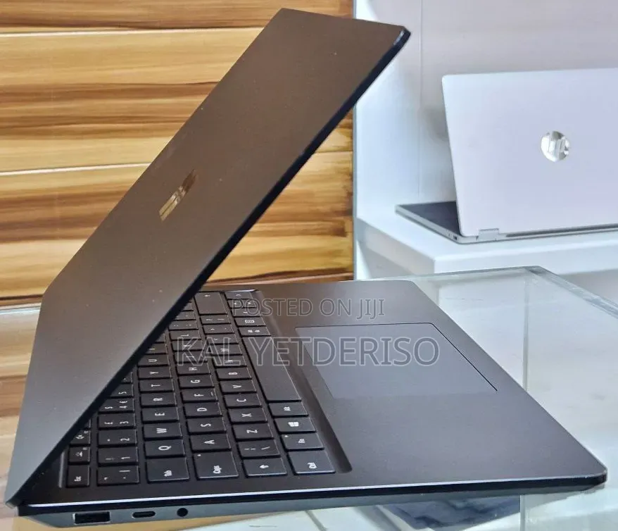 New Laptop Microsoft Surface 16GB Intel Core i7 SSD 256GB