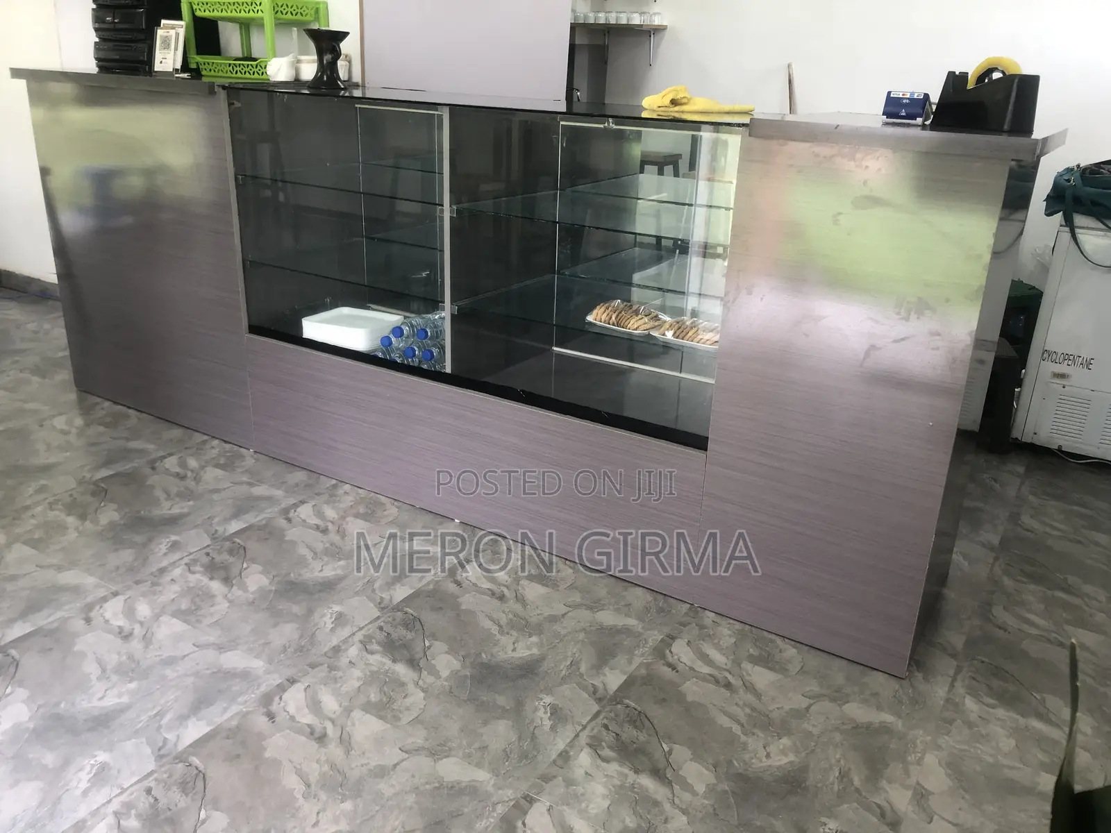 Counter For Coffeemaker With Cake Display And Tables