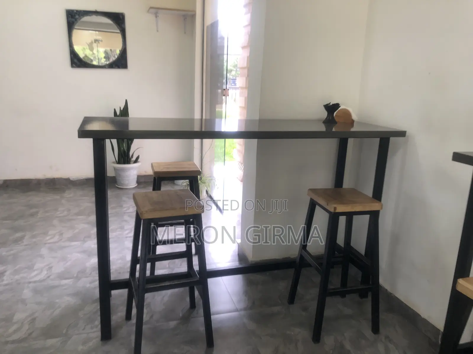 Counter For Coffeemaker With Cake Display And Tables