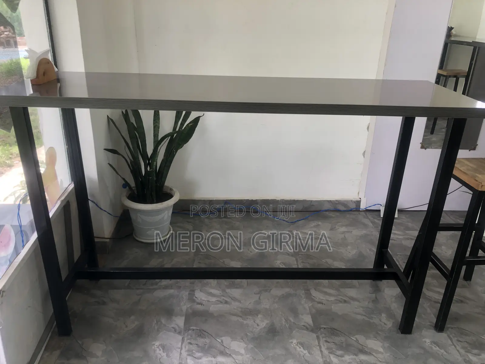 Counter For Coffeemaker With Cake Display And Tables