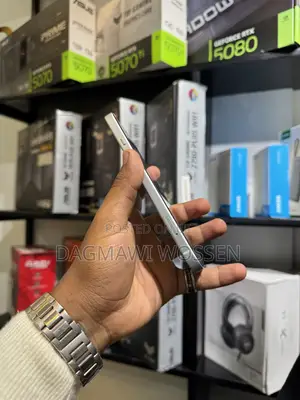 New Apple iPhone 15 128 GB White