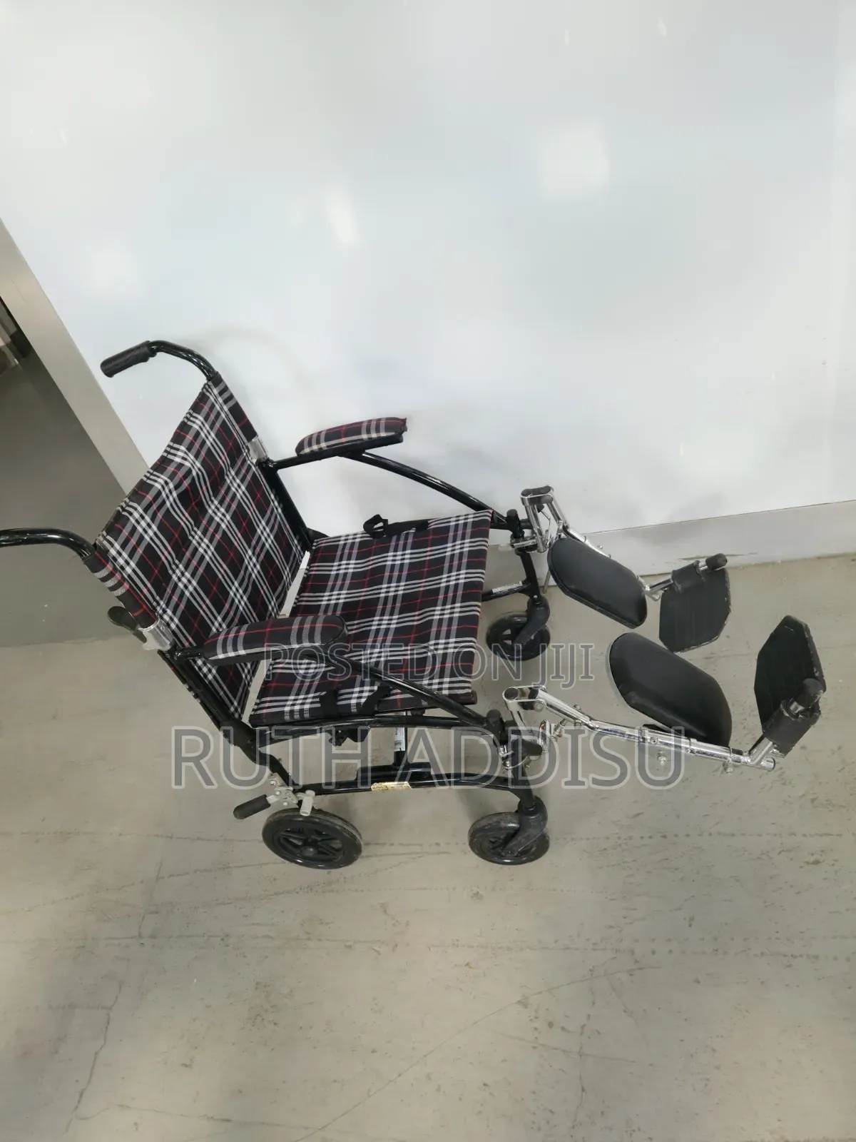 Foldable Aluminum Frame With Tool-Free, Height-Adjustable Wheelchair