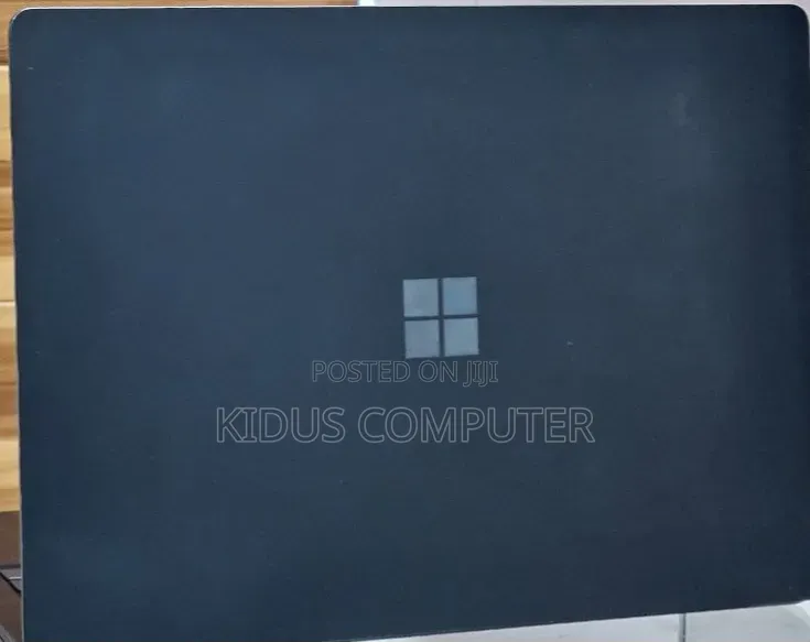 New Laptop Microsoft Surface 16GB Intel Core i7 SSD 256GB