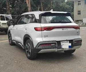 BYD Yuan Up 2025 Off white