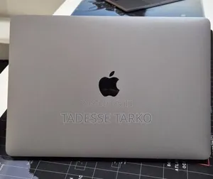 New Laptop Apple MacBook Pro 2017 8GB Intel Core i5 SSD 256GB