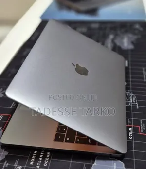 New Laptop Apple MacBook Pro 2017 8GB Intel Core i5 SSD 256GB