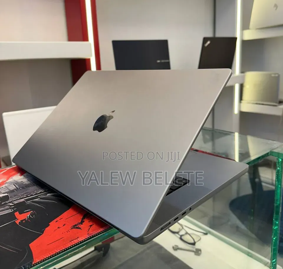 New Laptop Apple MacBook Pro 64GB Apple M1 Max SSD 4T