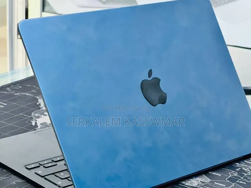 New Laptop Apple MacBook Air 2022 M2 16GB Apple M2 SSD 512GB