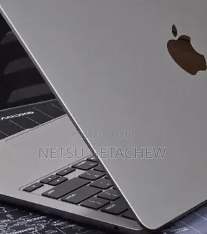New Laptop Apple MacBook Air 2022 M2 16GB Apple M2 SSD 256GB