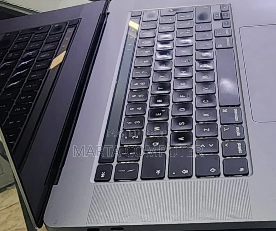 New Laptop Apple MacBook Pro 2019 16GB Intel Core i7 SSD 256GB