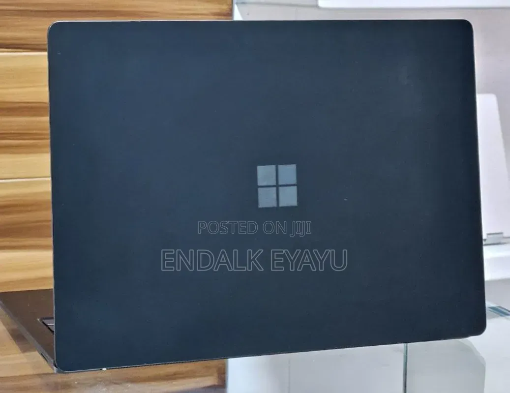 New Laptop Microsoft Surface 16GB Intel Core i7 SSD 256GB