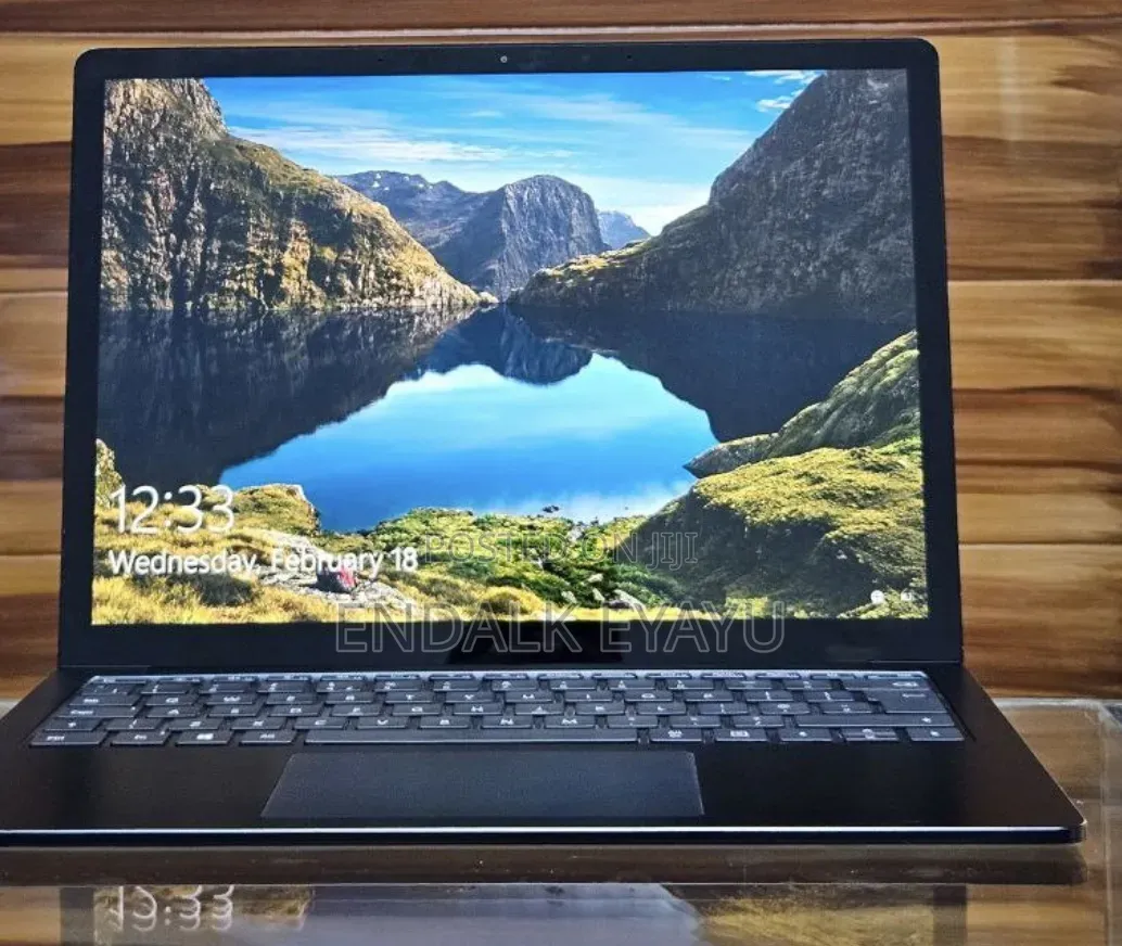 New Laptop Microsoft Surface 16GB Intel Core i7 SSD 256GB