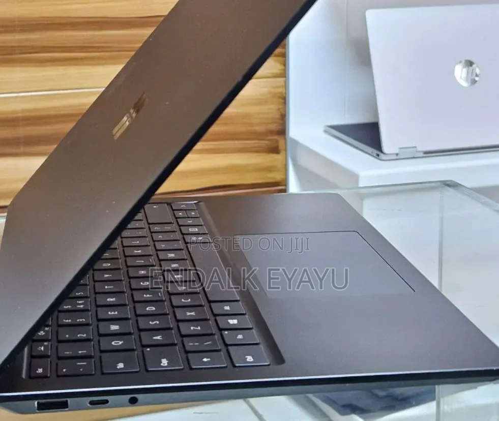 New Laptop Microsoft Surface 16GB Intel Core i7 SSD 256GB