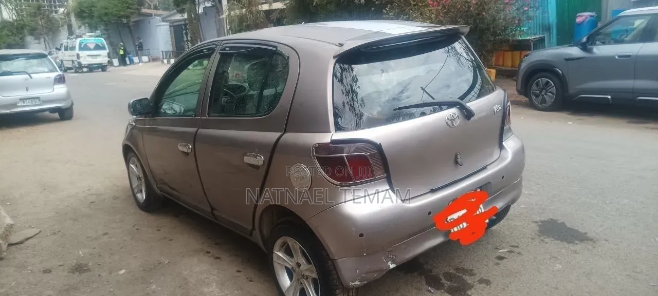 Toyota Vitz 2001 Silver