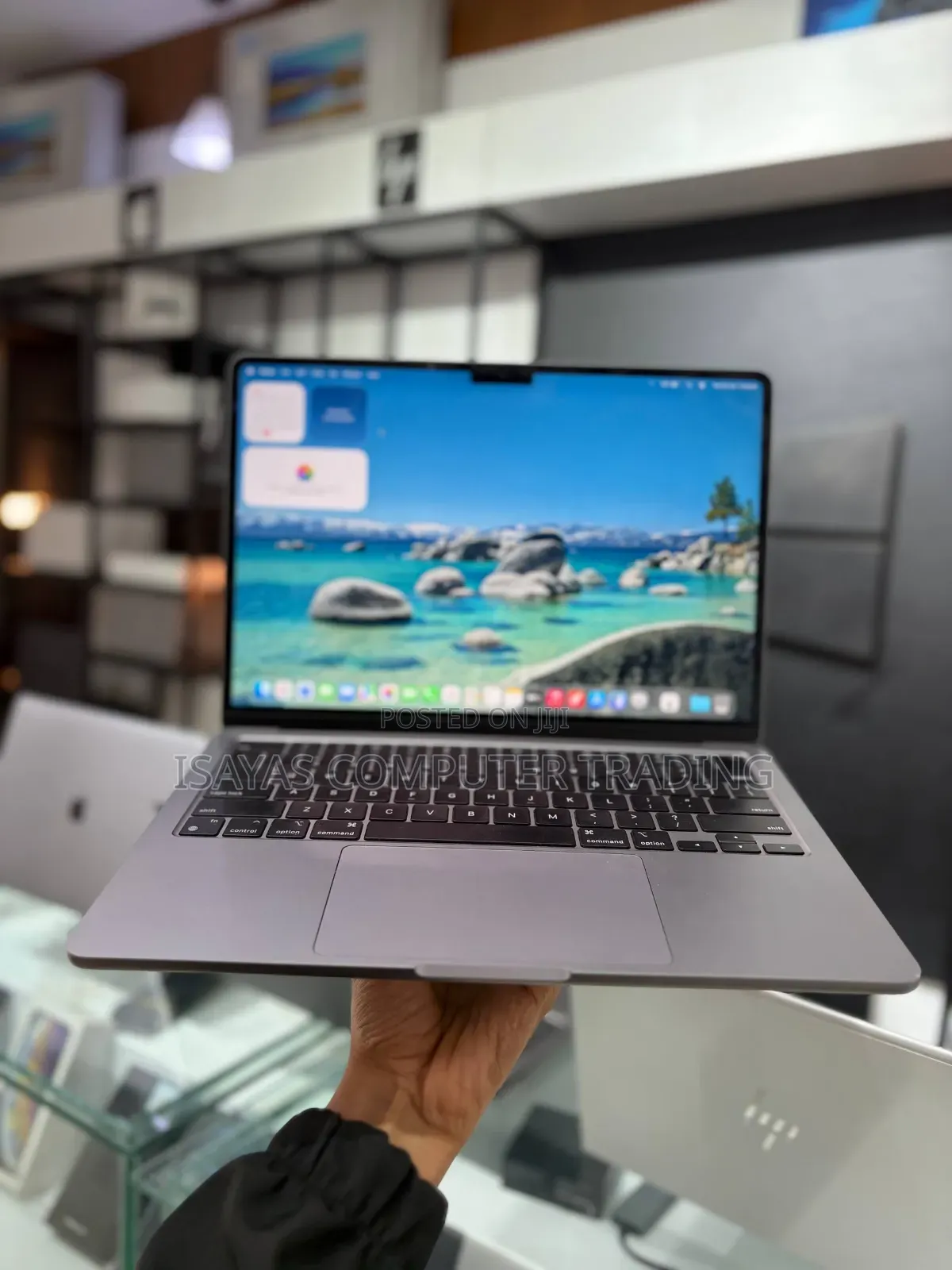 New Laptop Apple MacBook Air 2022 M2 8GB Apple M2 SSD 256GB