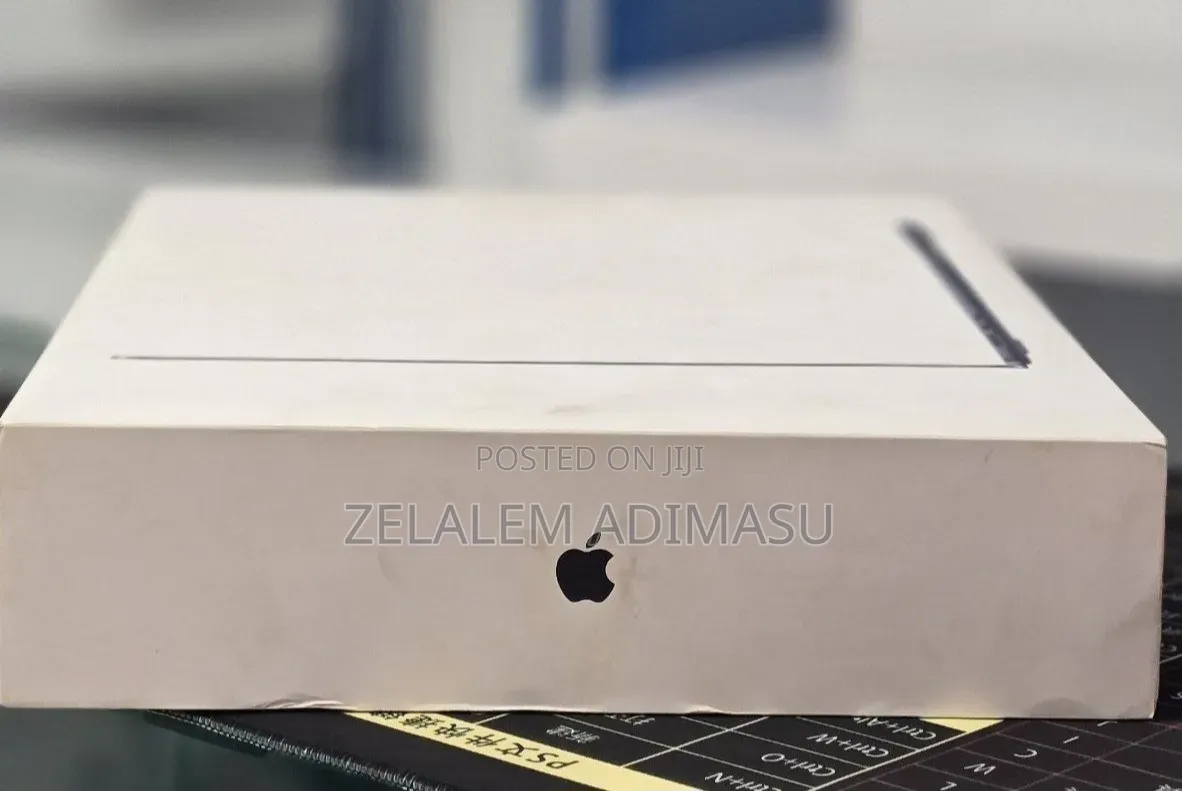 New Laptop Apple MacBook Air 2025 M4 16GB Apple M4 SSD 256GB