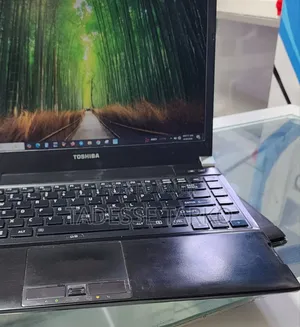New Laptop Toshiba Satellite C850 4GB Intel Core i5 HDD 500GB