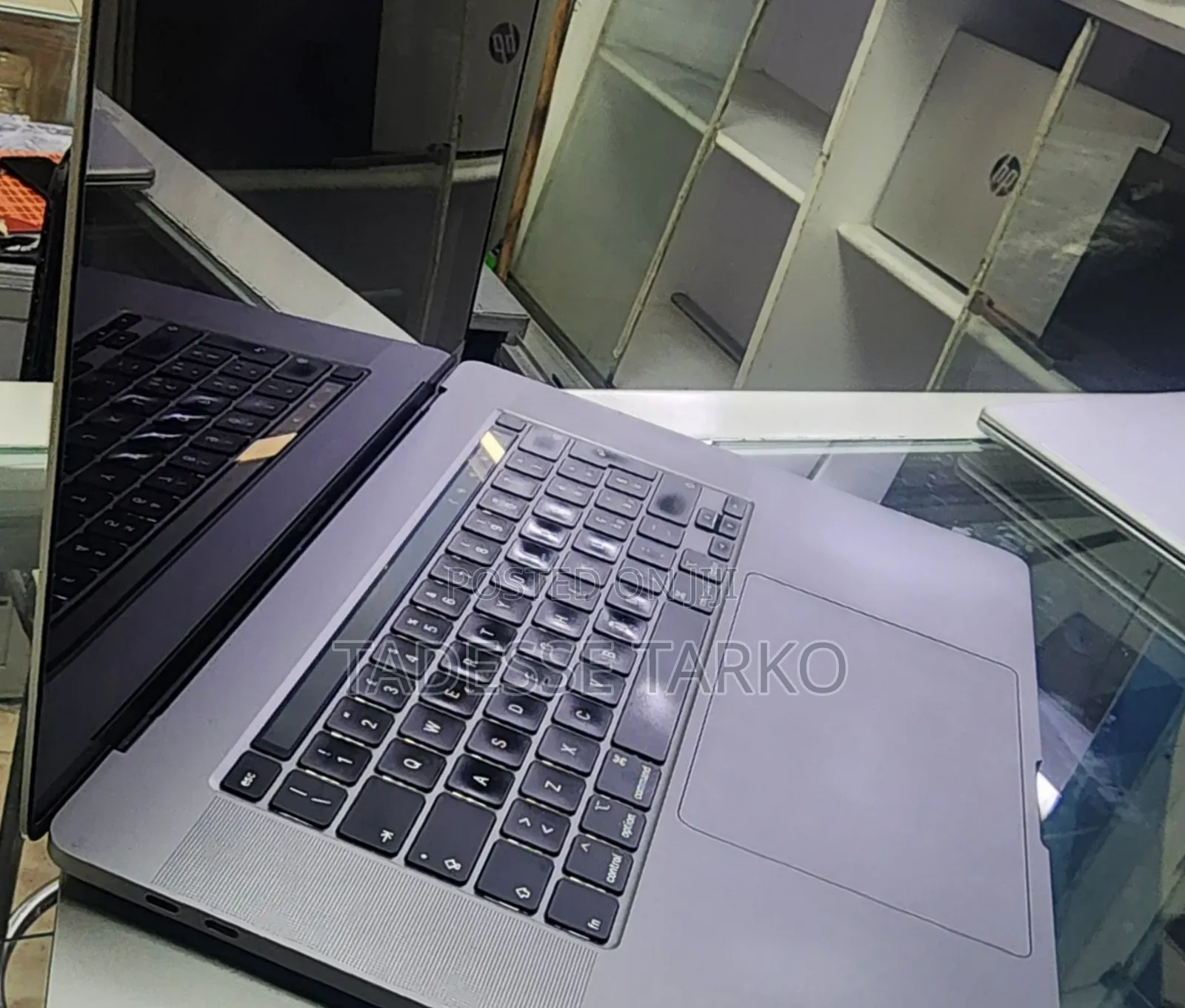 New Laptop Apple MacBook Pro 2019 16GB Intel Core i7 SSD 256GB