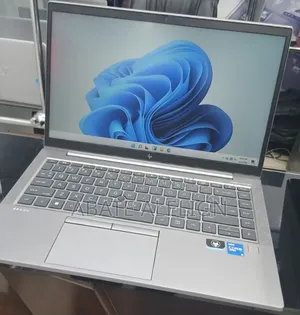 New Laptop HP ZBook Firefly G8 16GB Intel Core i5 SSD 512GB