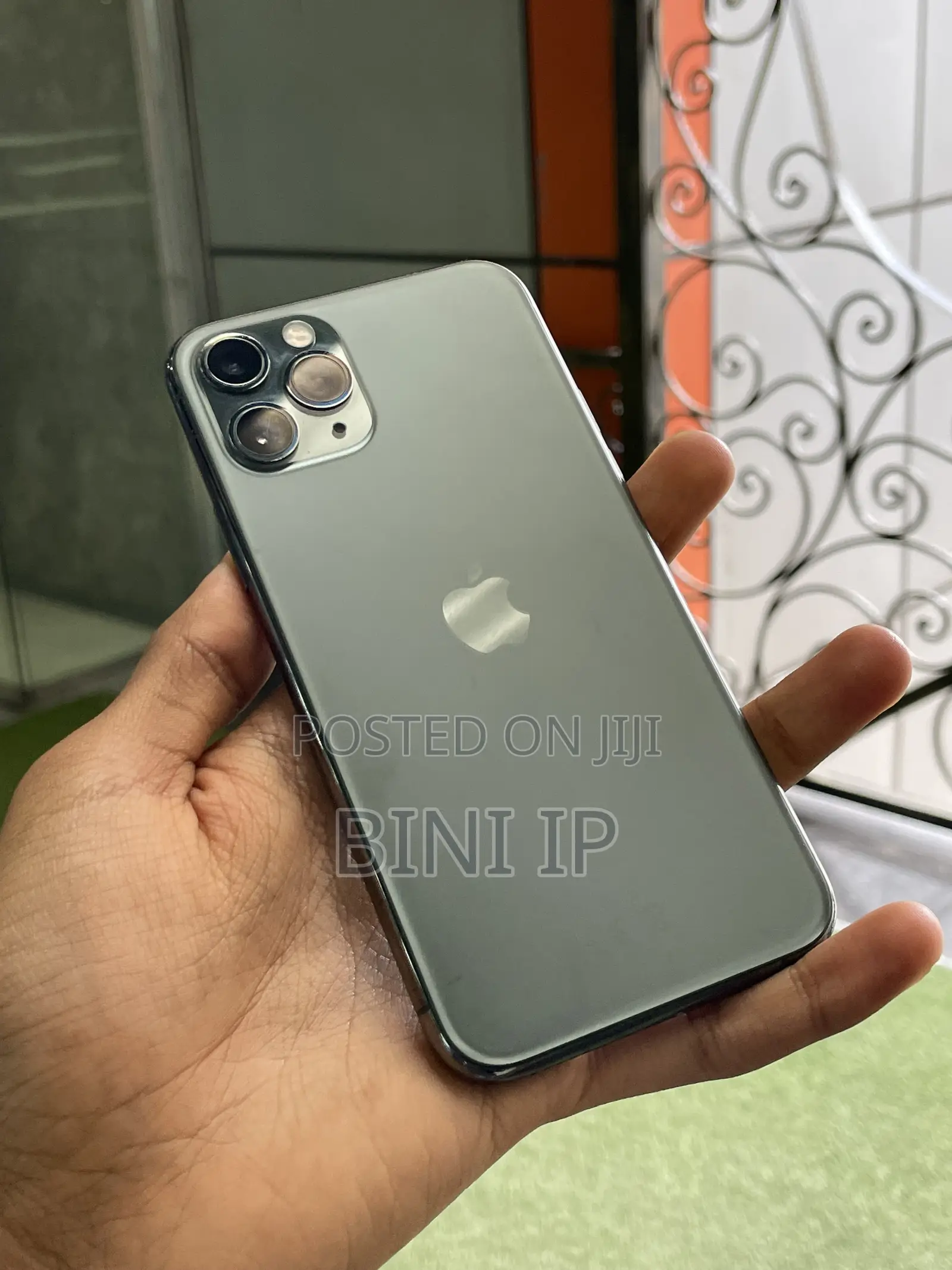 New Apple iPhone 11 Pro Max 64 GB Gold