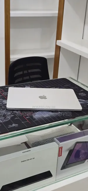 New Laptop Apple MacBook Air 2024 M3 16GB Apple M3 SSD 256GB