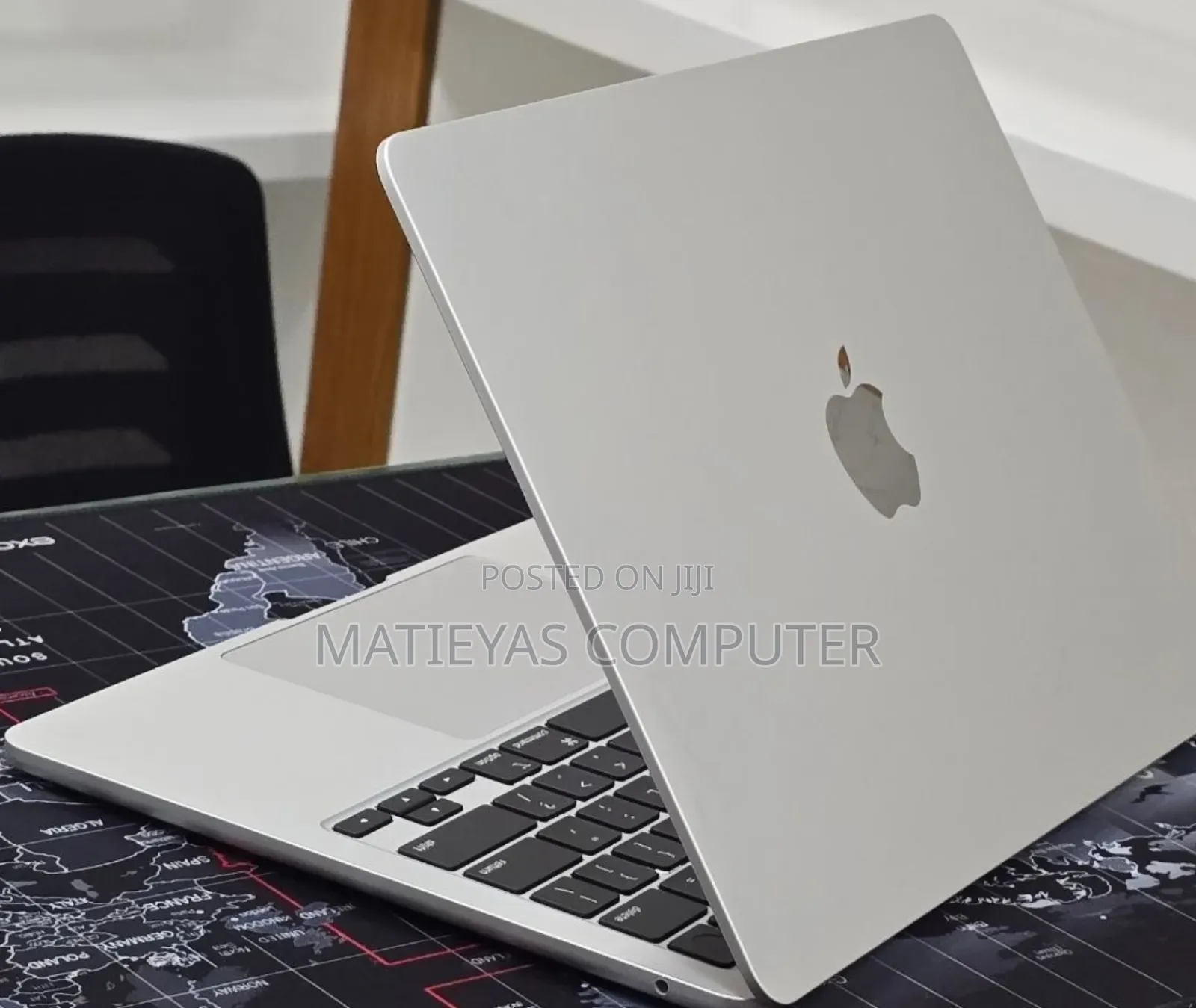 New Laptop Apple MacBook Air 2024 M3 16GB Apple M3 SSD 256GB