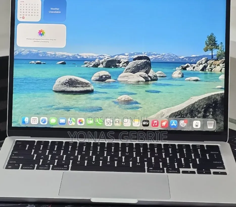 New Laptop Apple MacBook 16GB Apple M3 SSD 256GB