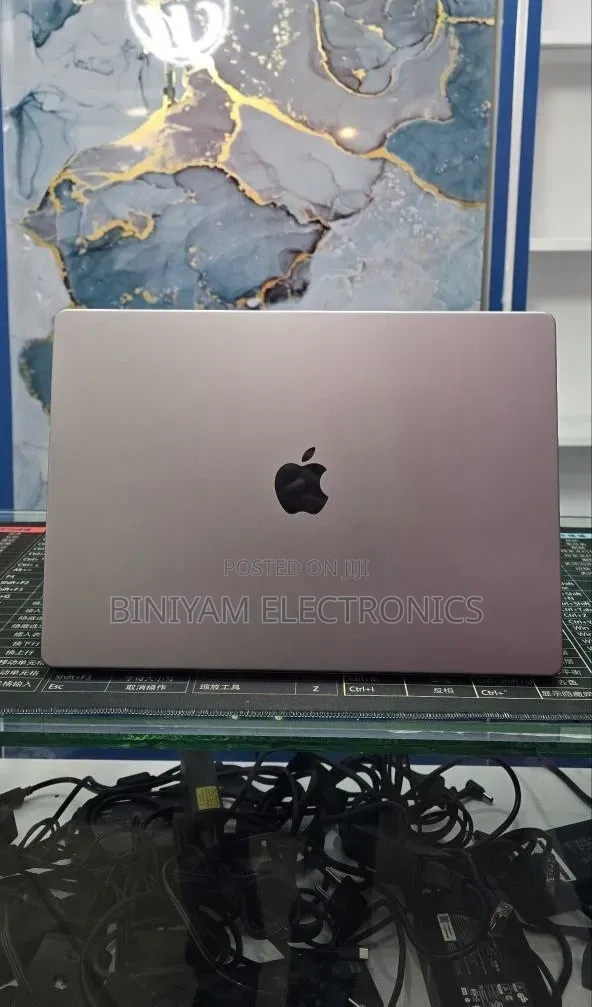 New Laptop Apple MacBook Pro 2021 M1 32GB Apple M1 Pro SSD 512GB