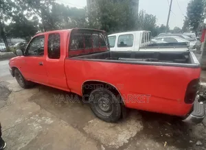 Toyota Hilux 2004 White
