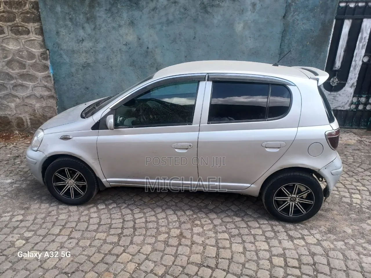Toyota Vitz 2004 Silver