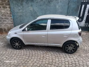 Toyota Vitz 2004 Silver