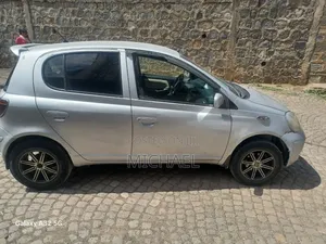 Toyota Vitz 2004 Silver