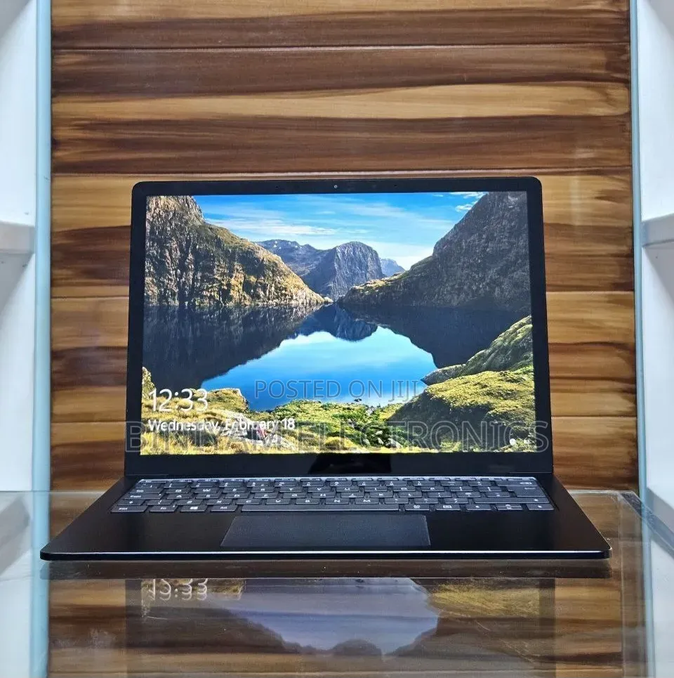 New Laptop Microsoft Surface 16GB Intel Core i7 SSD 256GB