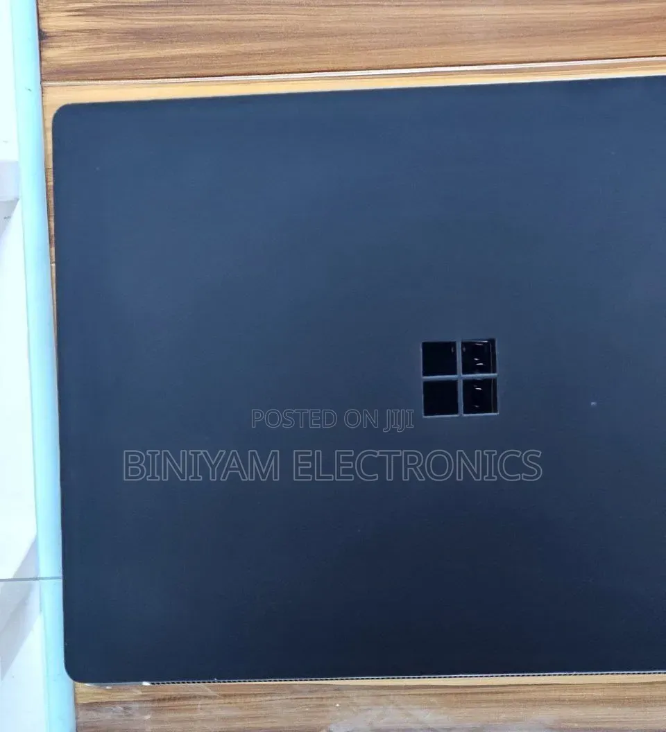 New Laptop Microsoft Surface 16GB Intel Core i7 SSD 256GB