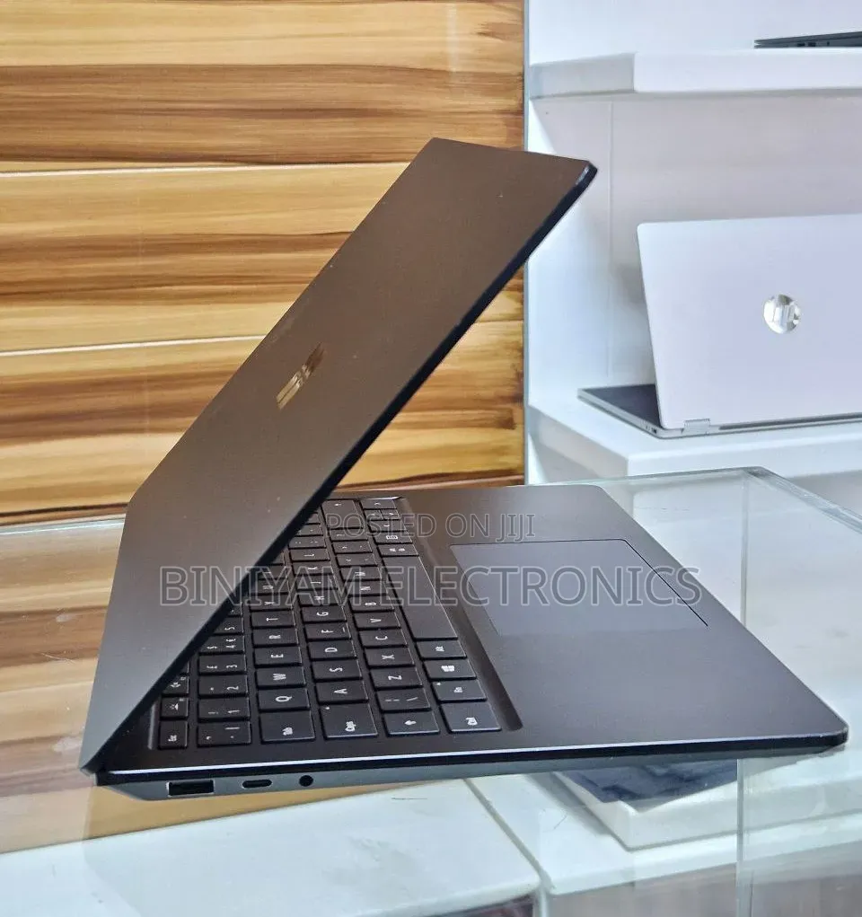 New Laptop Microsoft Surface 16GB Intel Core i7 SSD 256GB